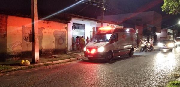 Namorados trocam facadas durante briga e ficam gravemente feridos