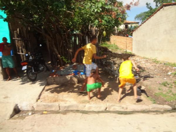 Papai Noel faz a alegria da crian&ccedil;ada em Floriano.(Imagem:FlorianoNews)