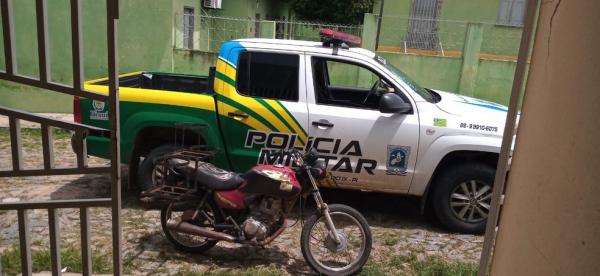 Homem disfarçado de policial finge entrega de intimação e mata vítima com tiros na nuca no Piauí