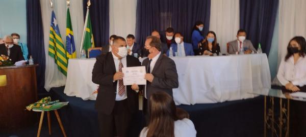 Entrega de t&iacute;tulo de cidad&atilde;o florianense.(Imagem:FlorianoNews)