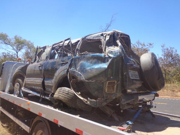 Pneu estoura e ve&iacute;culo capota na Rodovia 140, entre Floriano e Itaueira(Imagem:FlorianoNews)