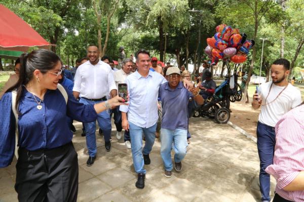  Ciro percorre ruas do Centro, tem contato com populares e almo&ccedil;a no Restaurante Popular(Imagem:Divulga&ccedil;&atilde;o)