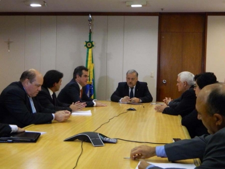 Presidente se reúne com ministro das Comunicações e entrega pleitos da TV Assembleia