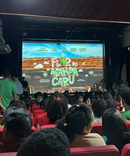Filme "Flor do Mandacaru" emociona público em exibição lotada no Projeto Cine Maria em Floriano