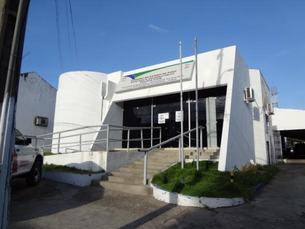Polícia prende dois homens acusados de assalto a mão armada