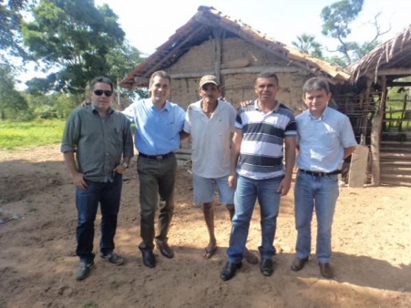Prefeito Gilberto J&uacute;nior realizou visitas &agrave;s estradas rurais do munic&iacute;pio.(Imagem:FlorianoNews)