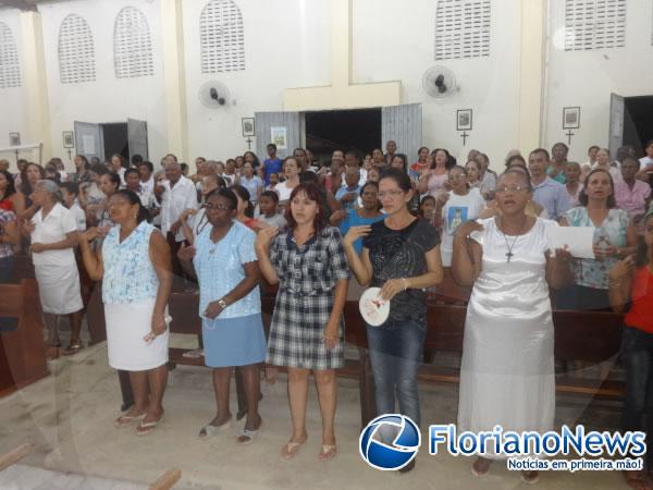 Prociss&atilde;o encerrou os festejos de Nossa Senhora de F&aacute;tima em Floriano.(Imagem:FlorianoNews)