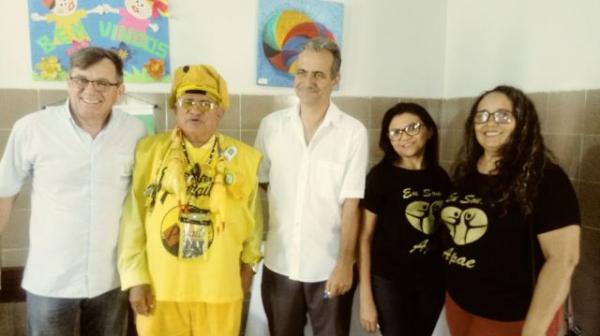 Floriano sedia encontro regional de Apaes da Região Centro-Sul