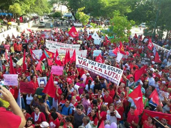 Ato em Teresina apoia presidente Dilma e comemora posse de Lula