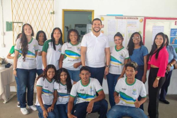 Secretário Washington Bandeira visita obra da Unidade Escolar 13 de Março, em Campo Maior