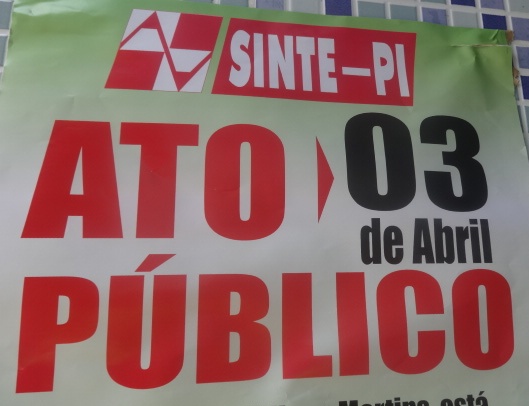 Com saída do Governador, SINTE-PI realiza ato público em frente ao Palácio de Karnak