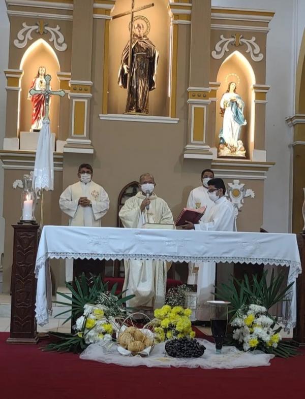 Católicos participam das celebrações de Corpus Christi em Floriano