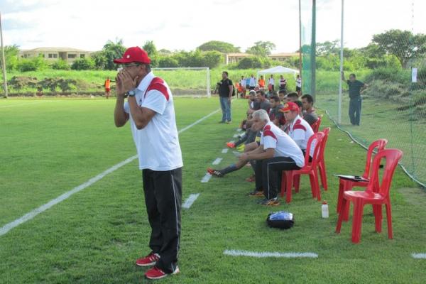 Precavido, Flávio despista mudanças no River-PI: "Defino só na preleção"