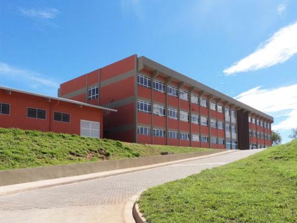 Concurso público e processos seletivos oferecem remuneração de até R$ 8,5 mil