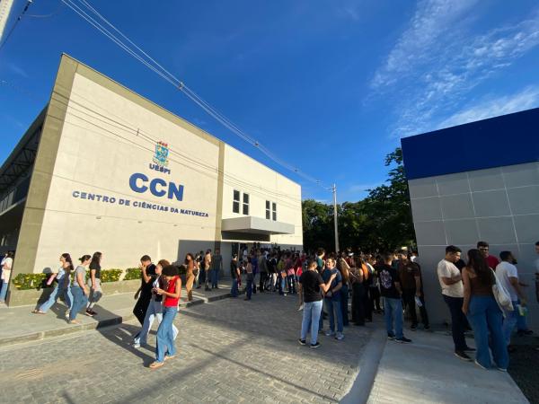 Mais de mil candidatos participam de seleção da Sesapi para estágio na área da saúde e gestão