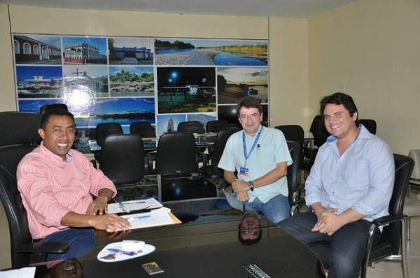 Reunião entre Caixa e Prefeitura debate setor de habitação em Floriano