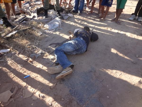 Jovem &eacute; encontrado morto com tr&ecirc;s tiros em Floriano.(Imagem:FlorianoNews)
