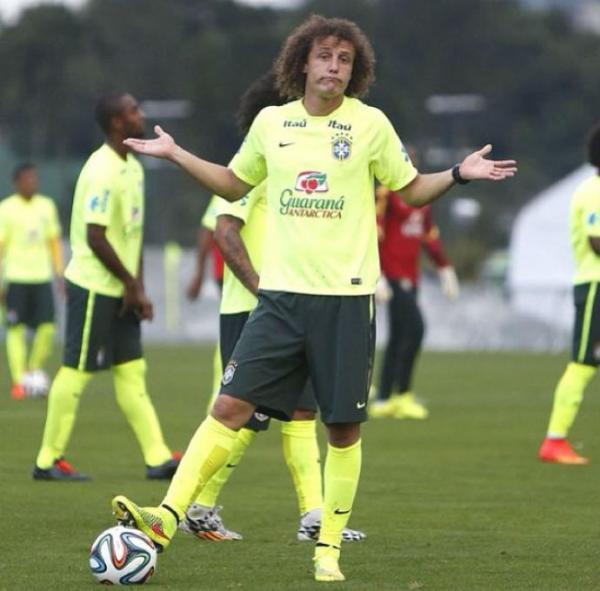 Após "hat-trick", David Luiz agradece ao "garçom" Bernard: "Valeu"