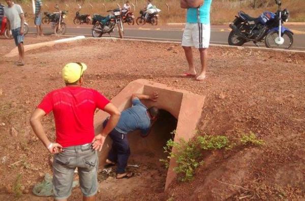 Corpo de mulher é encontrado dentro de bueiro em José de Freitas