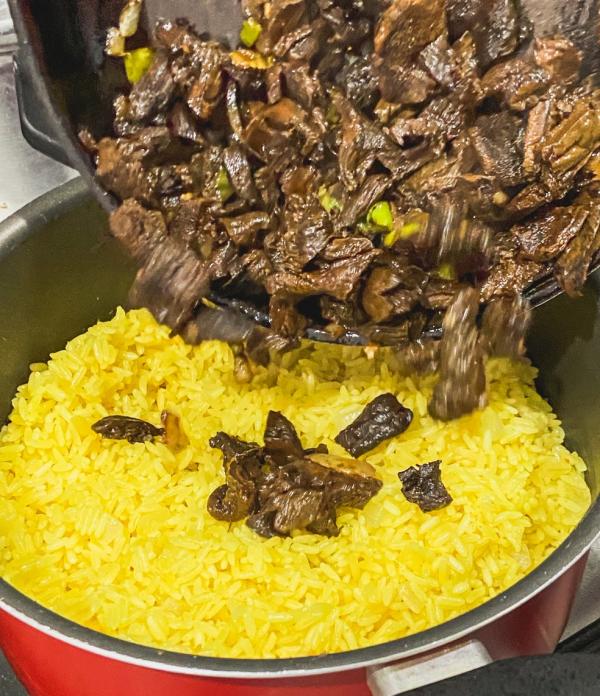 Dia de São João: aprenda receitas nordestinas de "arrumadinho" e cuscuz doce baiano veganos
