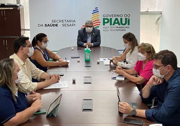 COE orienta grupos prioritários a buscarem vacina contra a Covid-19