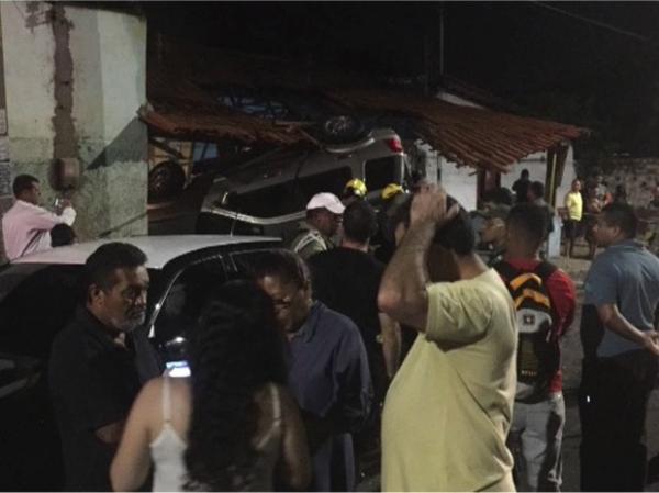 Homem perde controle de direção e invade bar na Zona Norte de Teresina