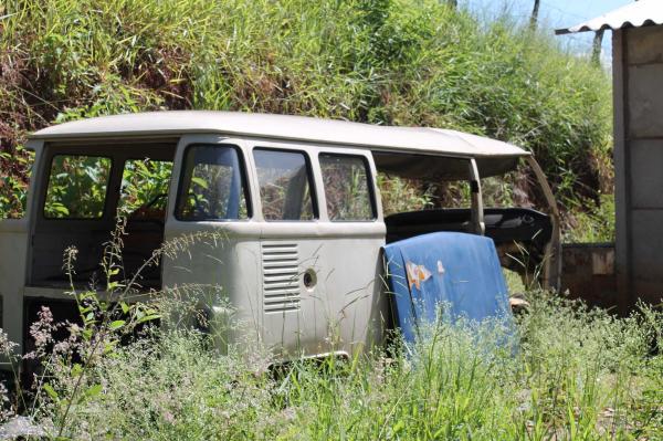 Inquérito apura abandono de veículos que podem ocasionar doenças em cidade