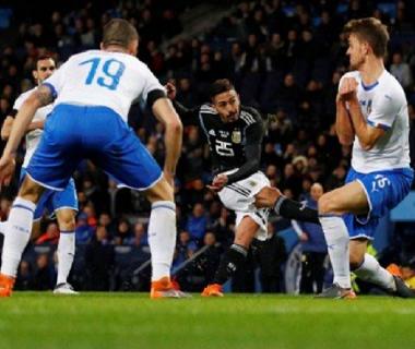 Ex-Flu brilha e Argentina bate a Itália por 2 a 0