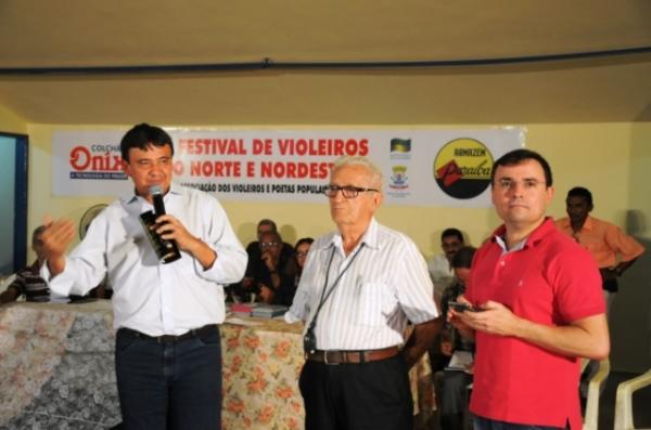 Governador participa do Festival de Violeiros.(Imagem:Francisco Gil&aacute;sio)