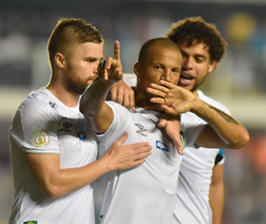 Santos se vinga do Atlético-MG e assume a vice-liderança