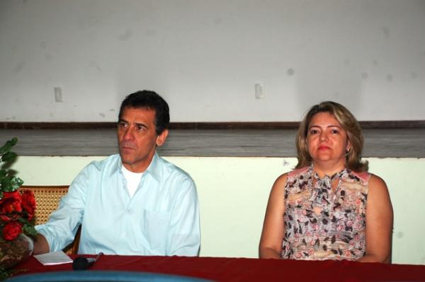 Prefeito Gilberto J&uacute;nior e Joara Le&atilde;o, Secret&aacute;ria de Desenvolvimento e Assist&ecirc;ncia Social.(Imagem:Waldemir Miranda)