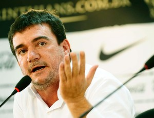 Andrés avisa que dá R$ 1,8 milhão por mês a Ronaldinho Gaúcho