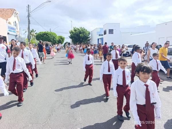 Ginásio Primeiro de Maio celebra 69 anos com desfile cívico e homenagens em Floriano.(Imagem:FlorianoNews)