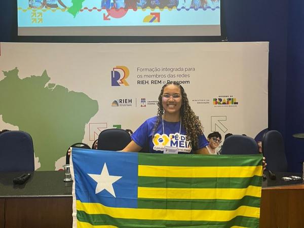 Egressa de escola estadual do Piauí é selecionada para participar de evento nacional do MEC