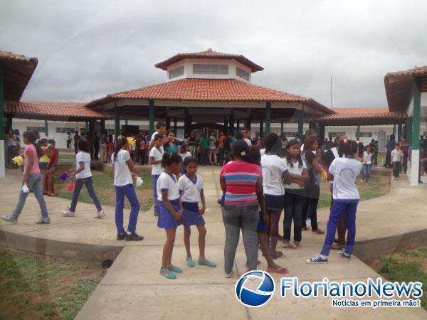  S&atilde;o Francisco do Piau&iacute; inaugura escola modelo com presen&ccedil;a de autoridades.(Imagem:FlorianoNews)