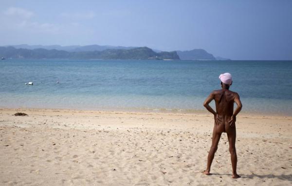 O japon&ecirc;s Masafumi Nagasaki em sua ilha.(Imagem: Reuters)