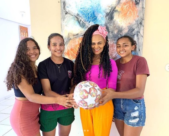 Prefeitura de Floriano realiza entrega de materiais esportivos através do projeto "Mais Esportes"