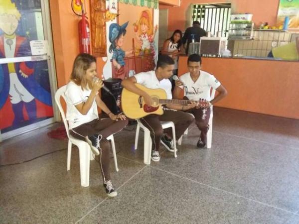 Escola Pequeno Príncipe comemora Dia do Estudante com música e animação.(Imagem:EPP)