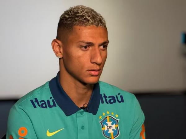 Torcedor em campo, Richarlison vê esperança em novos rumos da Seleção: "Era uma bagunça"
