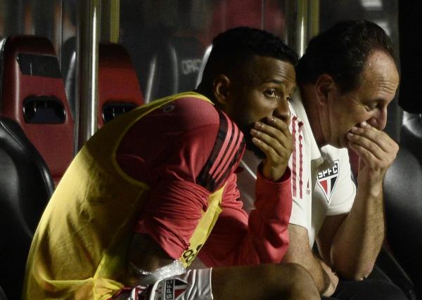 Análise: São Paulo vive só picos de bons momentos, e isso mantém time ameaçado no Brasileirão