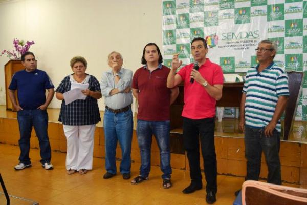  Prefeito Gilberto J&uacute;nior entrega recursos para Escolas de Samba.(Imagem:Secom)