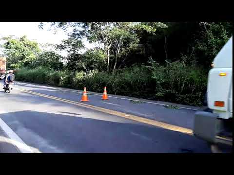 Carreta quebra e interdita parcialmente BR-343 sentido Teresina - Altos
