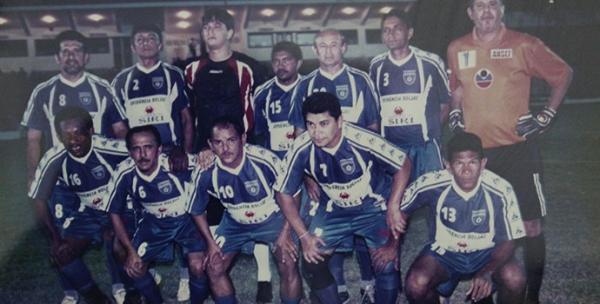 Sabar&aacute;, com a camisa 10, durante jogo no Lindolfo Monteiro.(Imagem:Reprodu&ccedil;&atilde;o/Arquivo Pessoal)