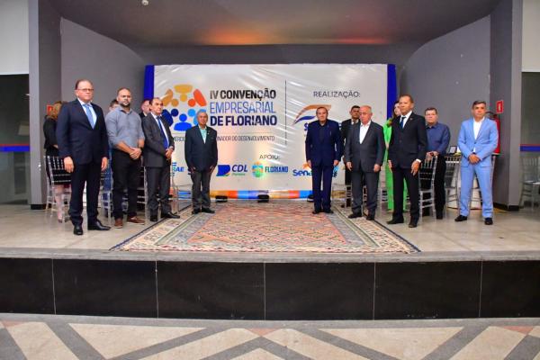 Presidente Joab Curvina representa a Câmara Municipal na IV Convenção Empresarial de Floriano