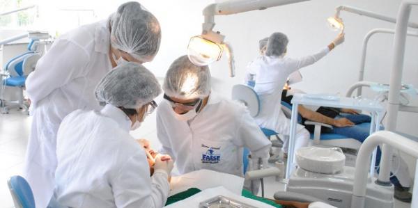 Cl&iacute;nica Integrada Jasmina Bucar realiza tratamento odontol&oacute;gico.(Imagem:FAESF )
