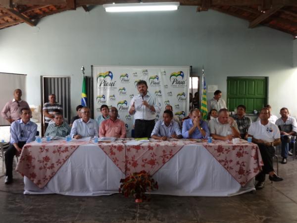 Governador Wilson Martins visitou os municípios de São Francisco e São José do Peixe