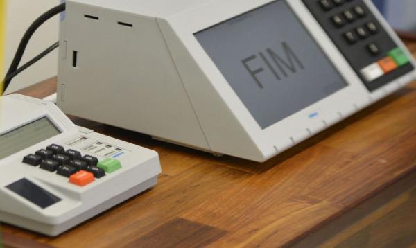 Urna eletrônica terá nova voz para eleitores cegos ou com baixa visão
