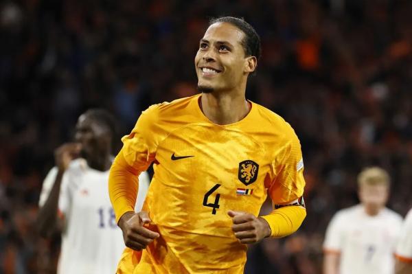  Van Dijk durante Holanda x B&eacute;lgica(Imagem:Maurice van Steen/EFE )