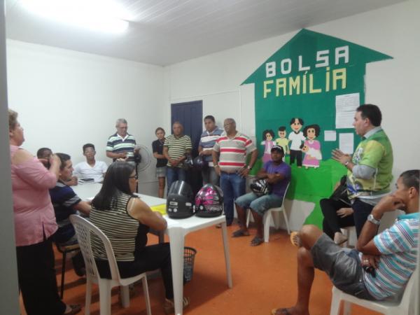Prefeitura de Floriano realizou repasse financeiro para escolas e blocos de samba