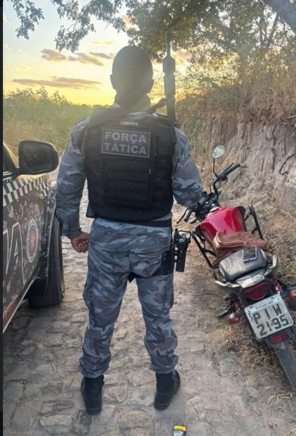 Força Tática do 3º BPM recupera motocicleta e celular roubados no bairro Santa Rita